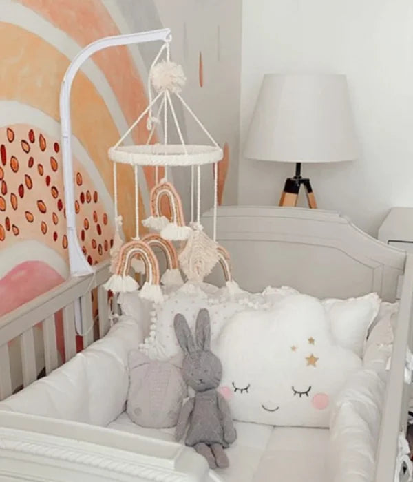 MI MOVIL DE ARCOIRIS Y HOJAS DE MACRAME